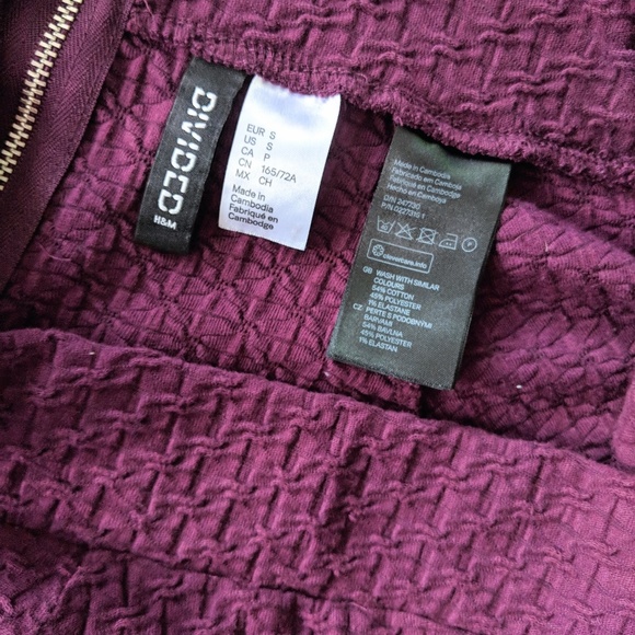 H&M Divided Wine, Jacquard Circle Mini Skirt ๐ท - Picture 6 of 6